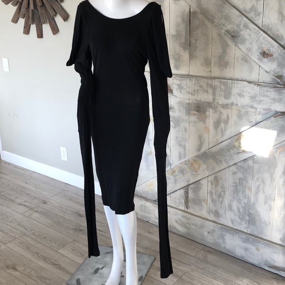 Elizabeth and James Dresses & Skirts - Elizabeth and James cold shoulder dress